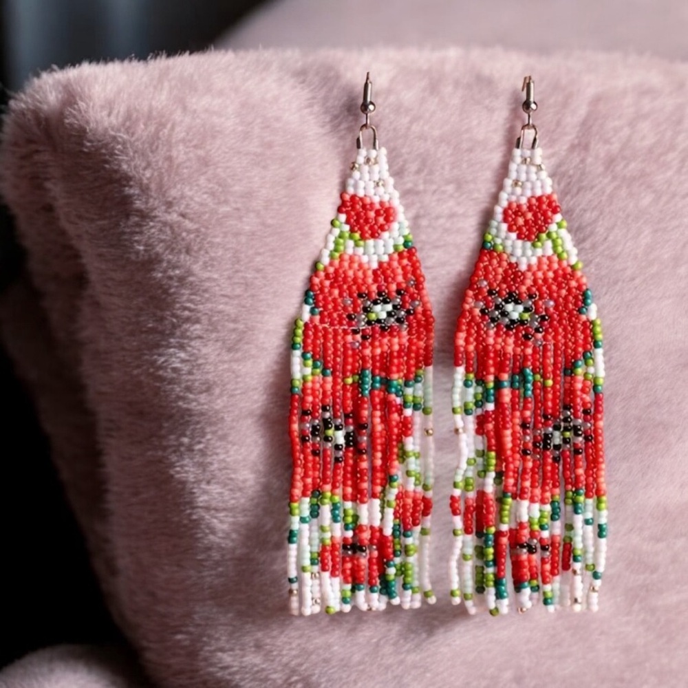 Red Flowers in Bloom beaded Earrings with Intricate Design. New.